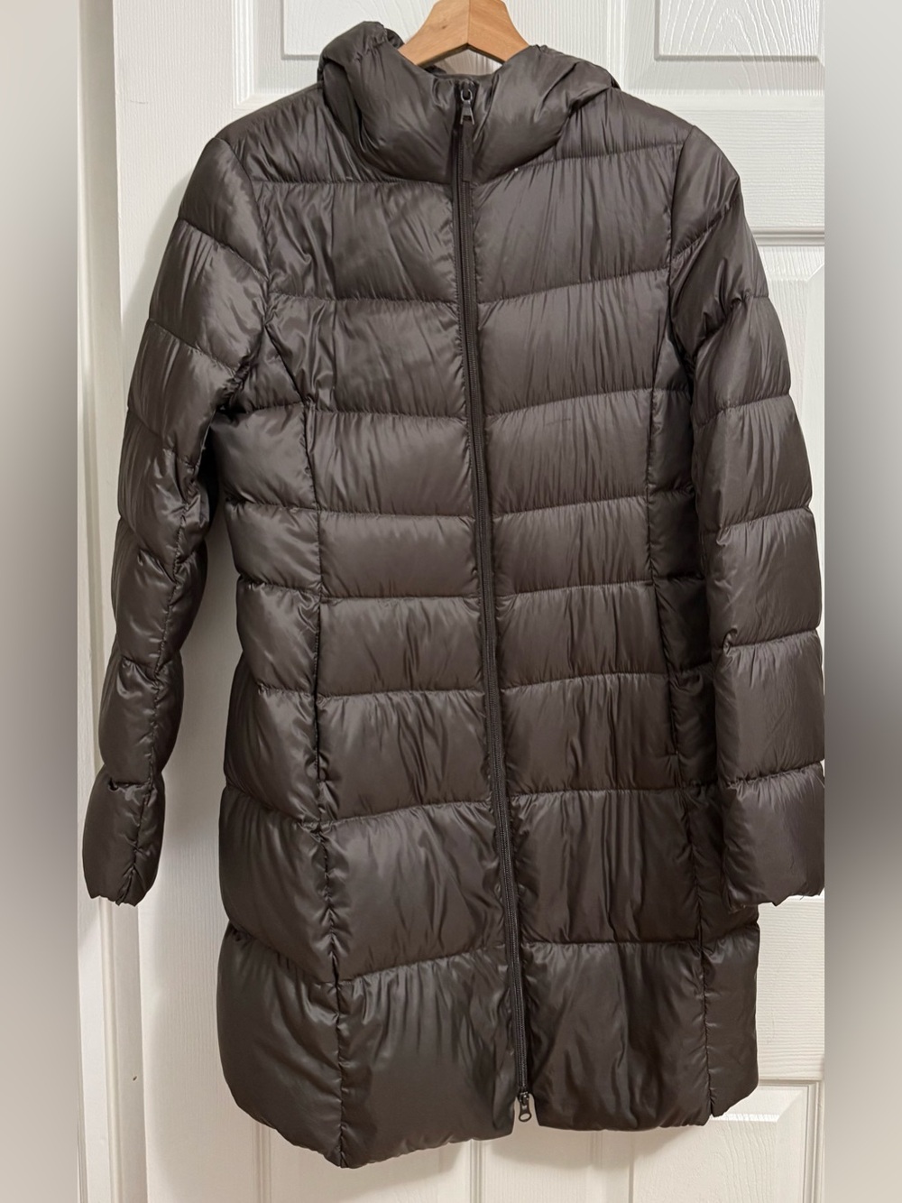 Uniqlo Down & Feather Nylon lightweight Puffer coat